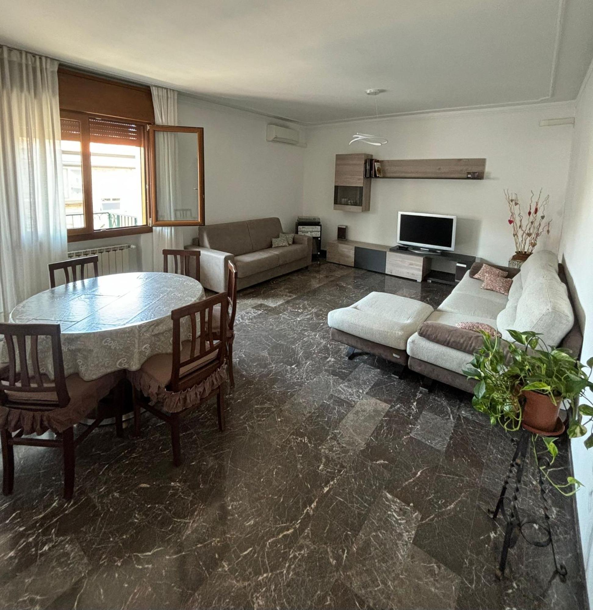 Chez Regina, Feel At Home! Appartement
